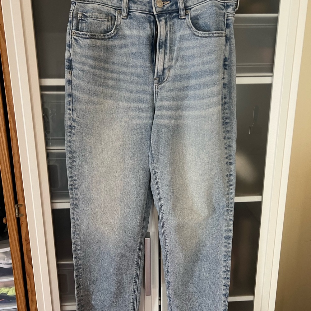 AE Mom Straight Jeans size 4